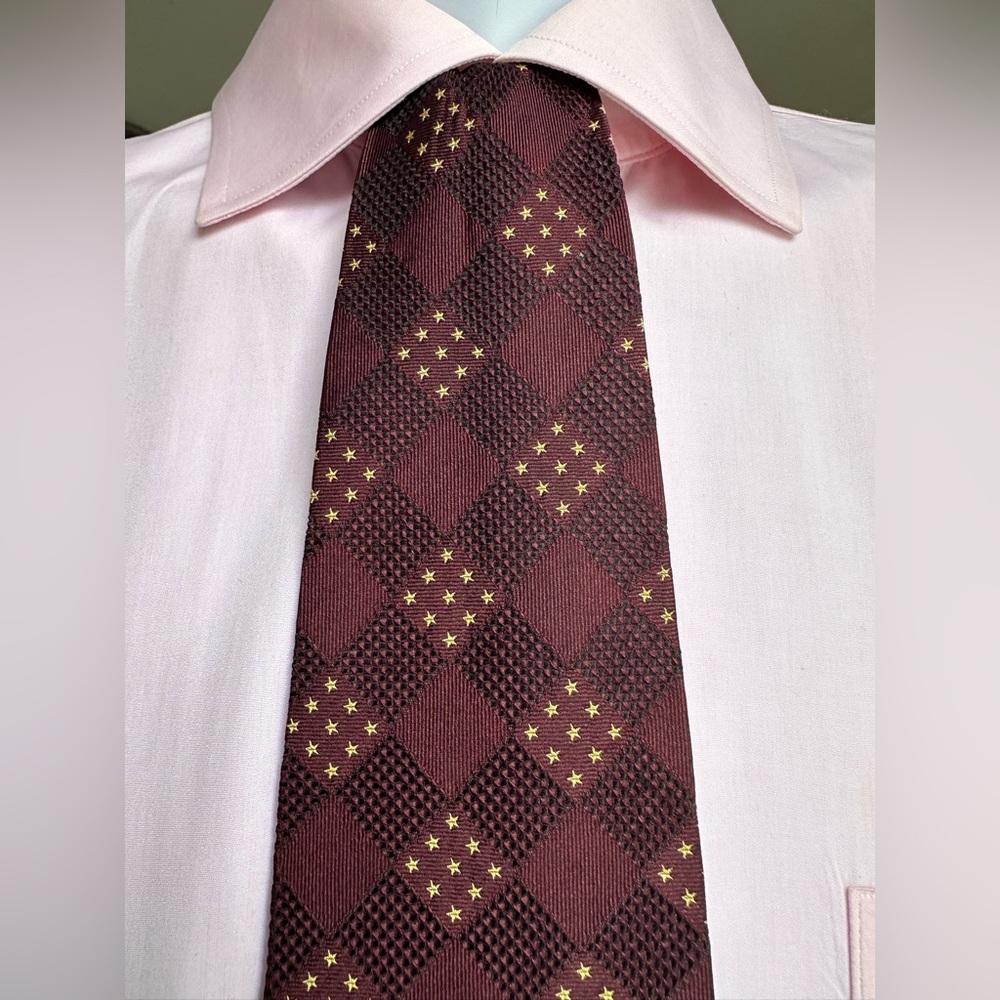 Paul Fredrick. Brown and gold stars necktie. 100% silk.
